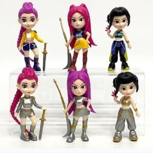 Fashionable Warrior Dolls Set - Silver, Pink, Black